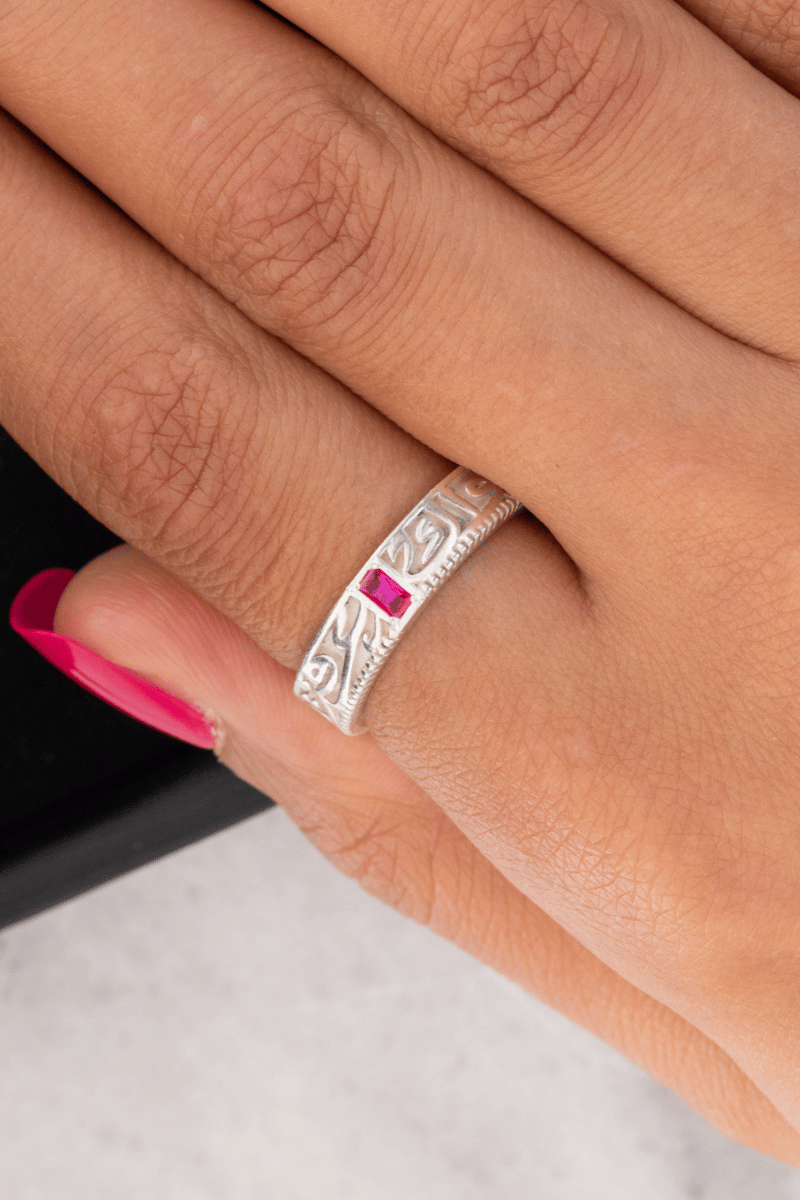Zircon Hawak Fuchsia Ring