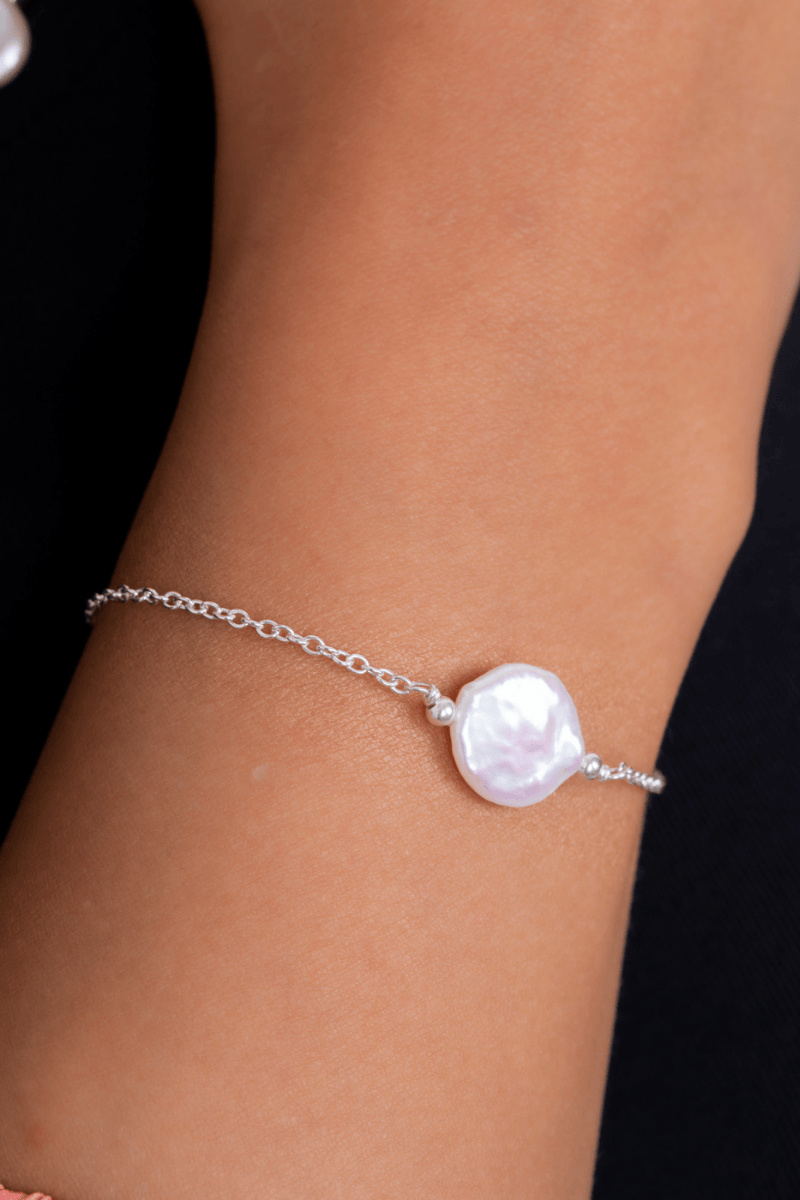one pearl Braclete