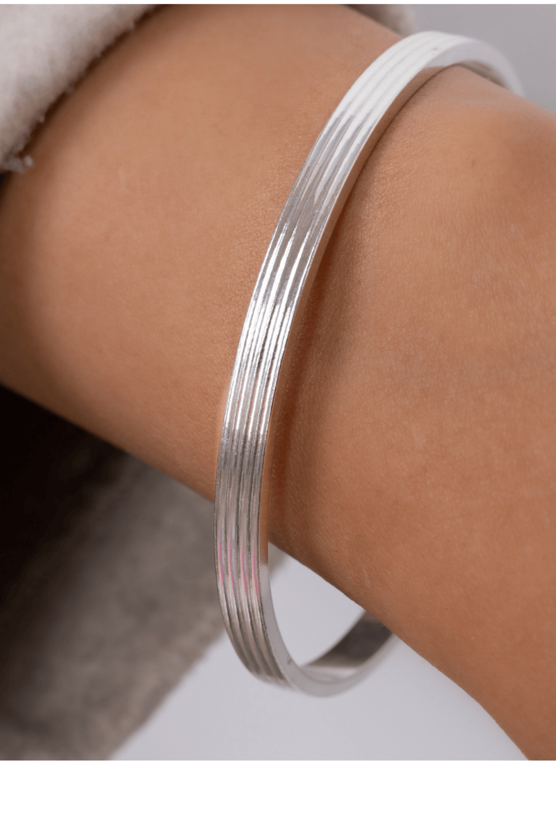 Hammered (05) Bangle