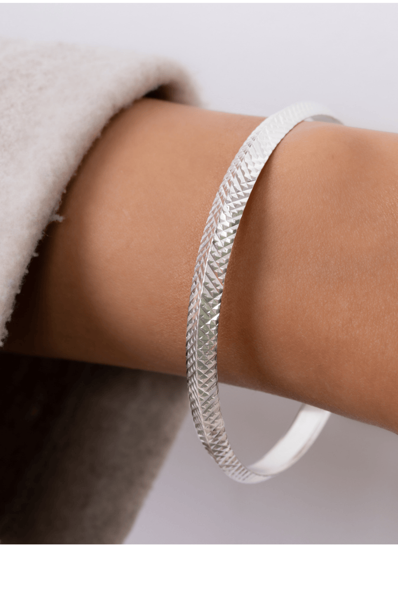 Hammered (02) Bangle