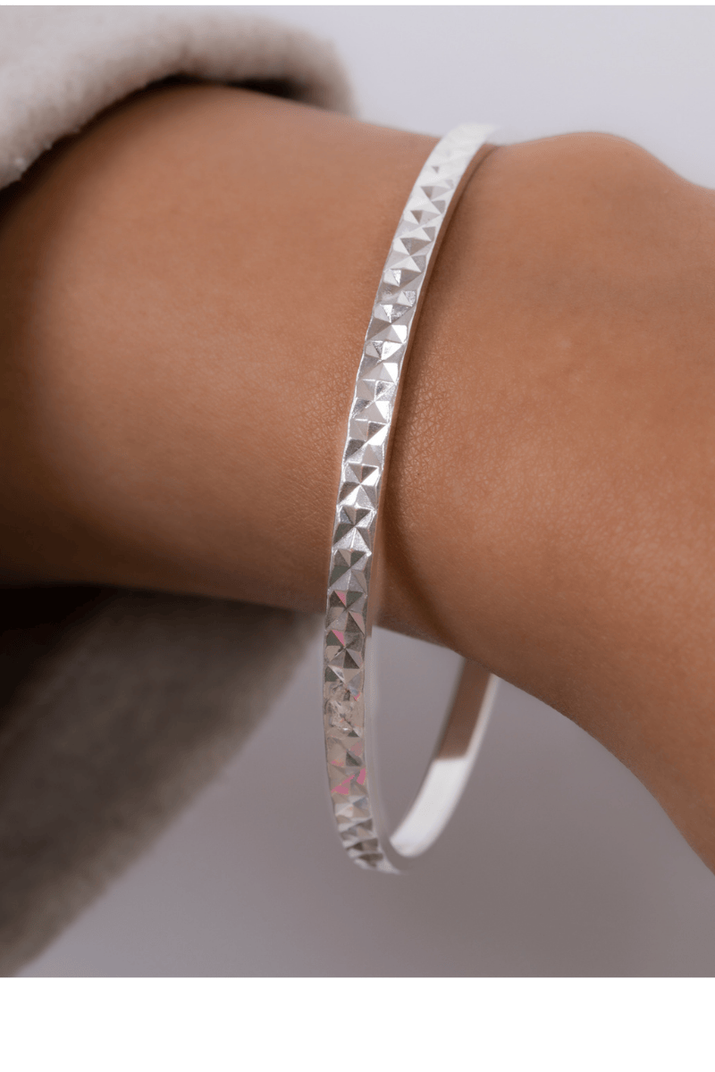 Hammered (03) Bangle