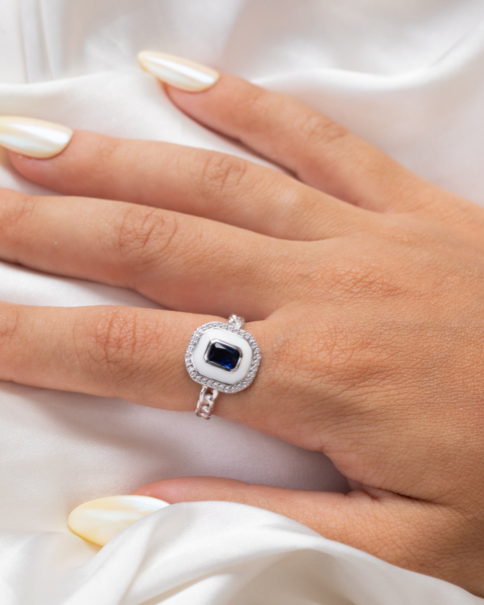 Blue & White Diamond R