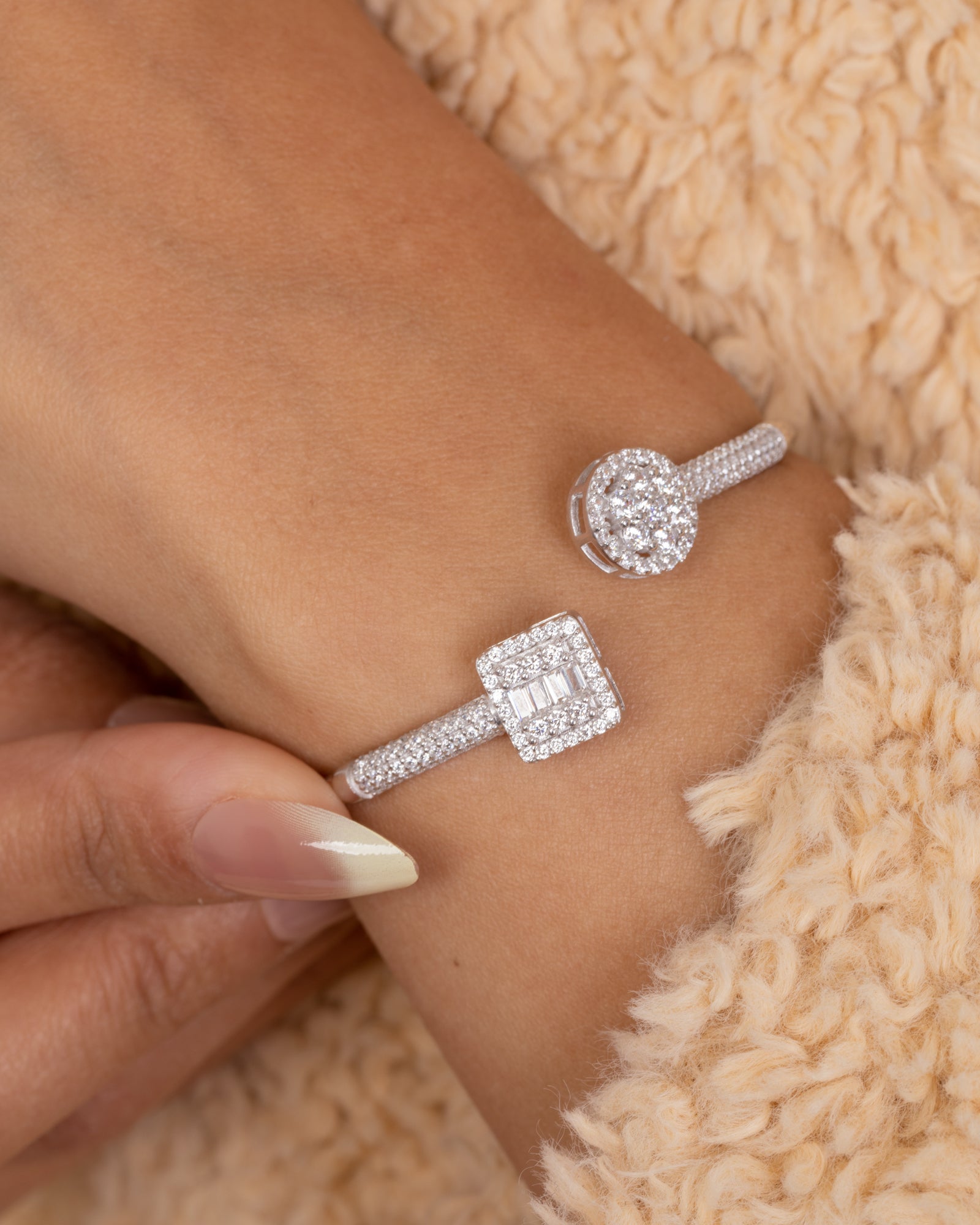 Zircon circle & Square Bangle