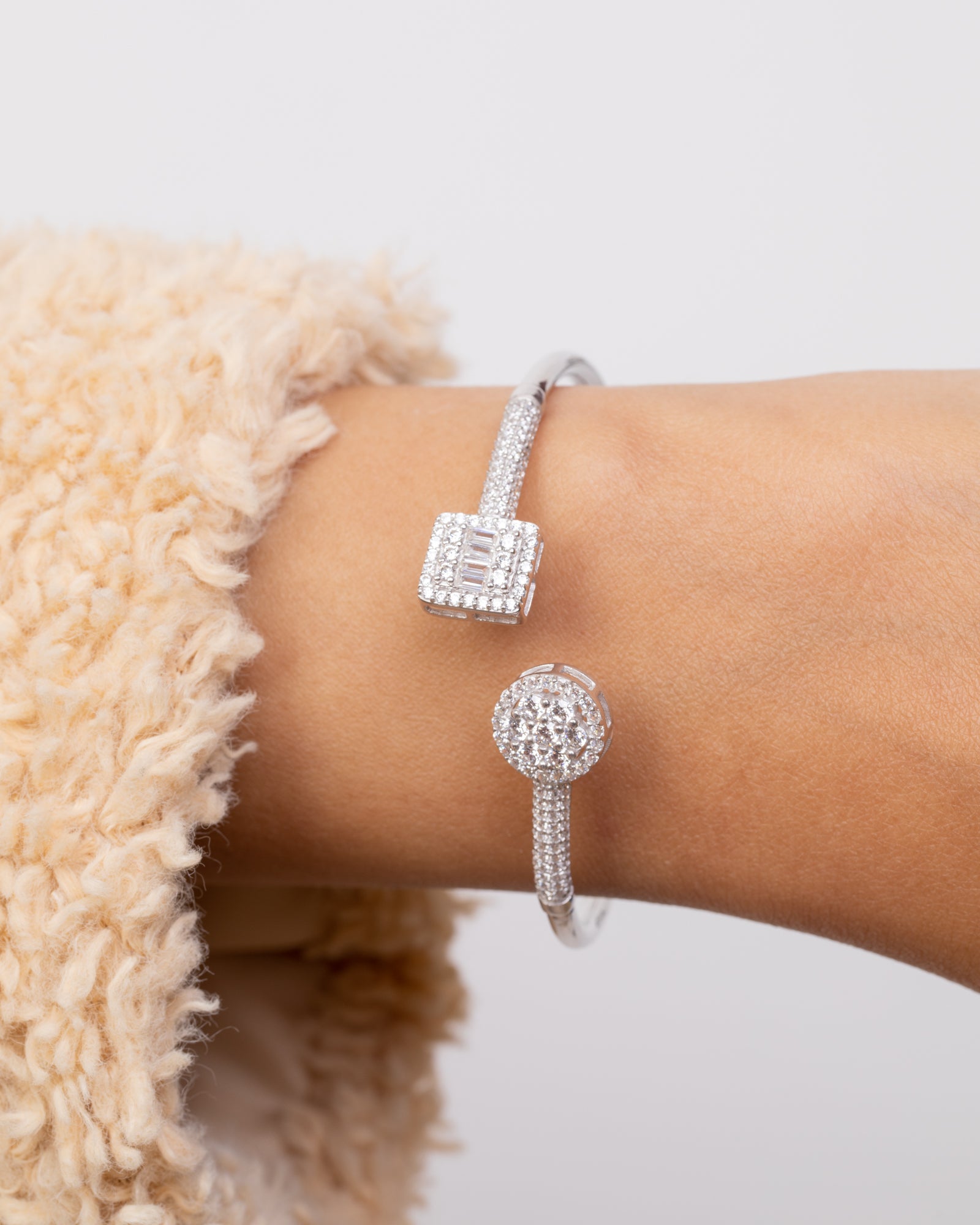 Zircon circle & Square Bangle