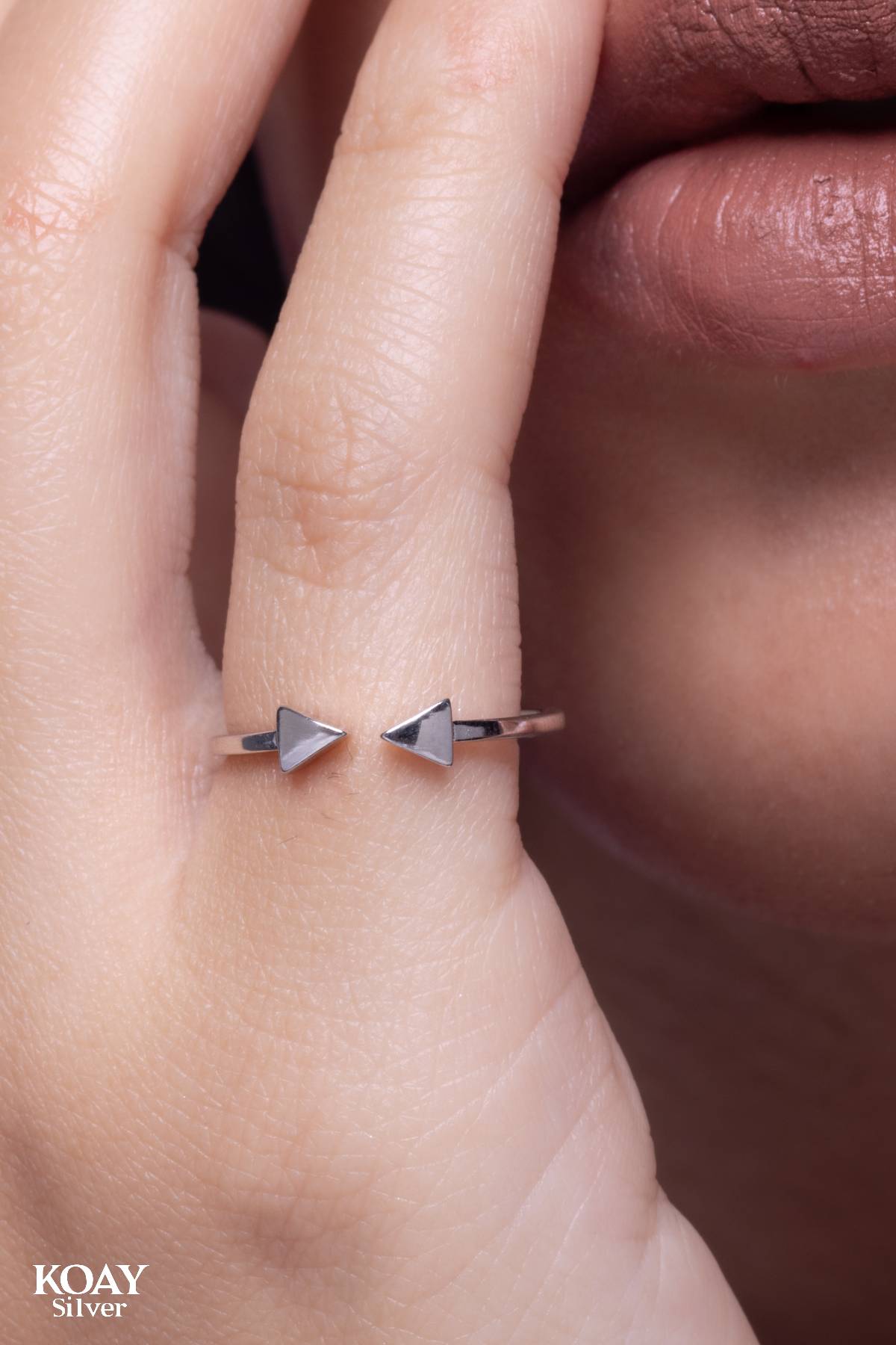 Double Arrows Ring