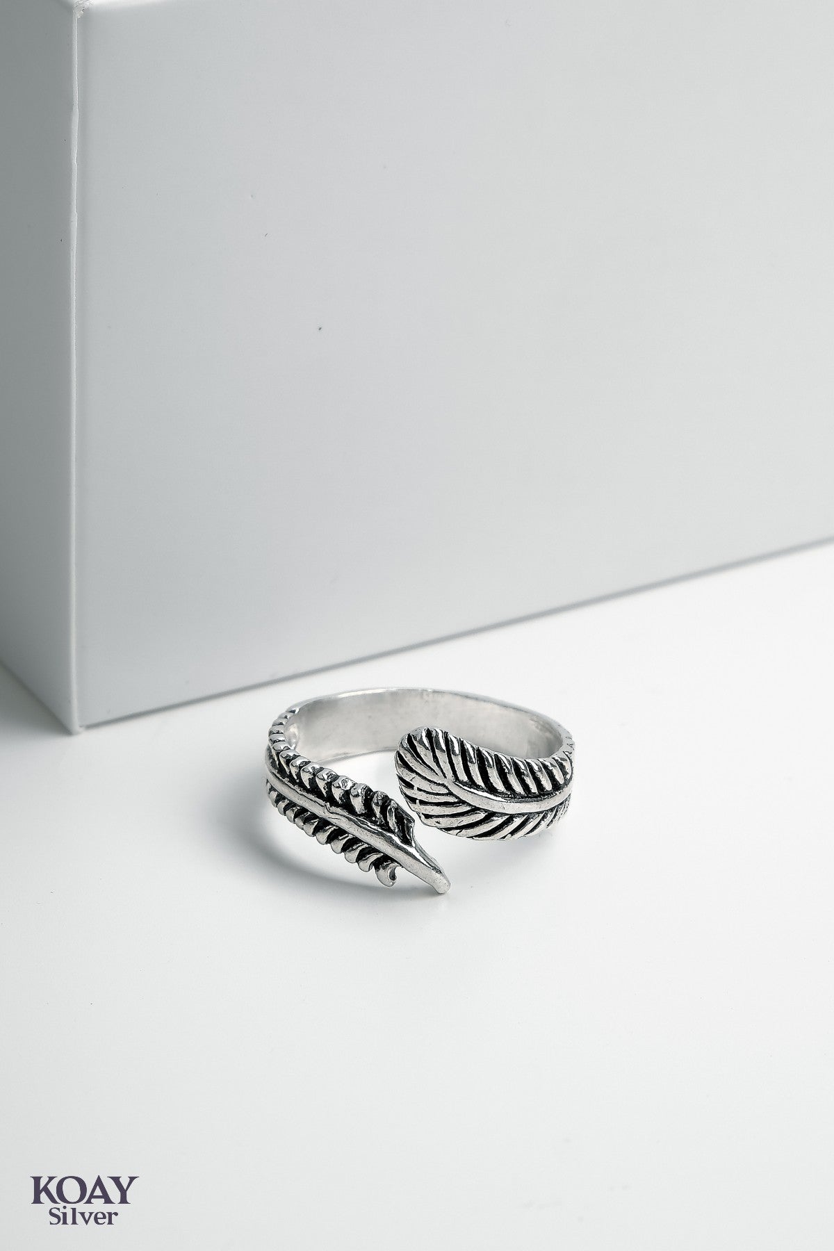 Round Feather Ring