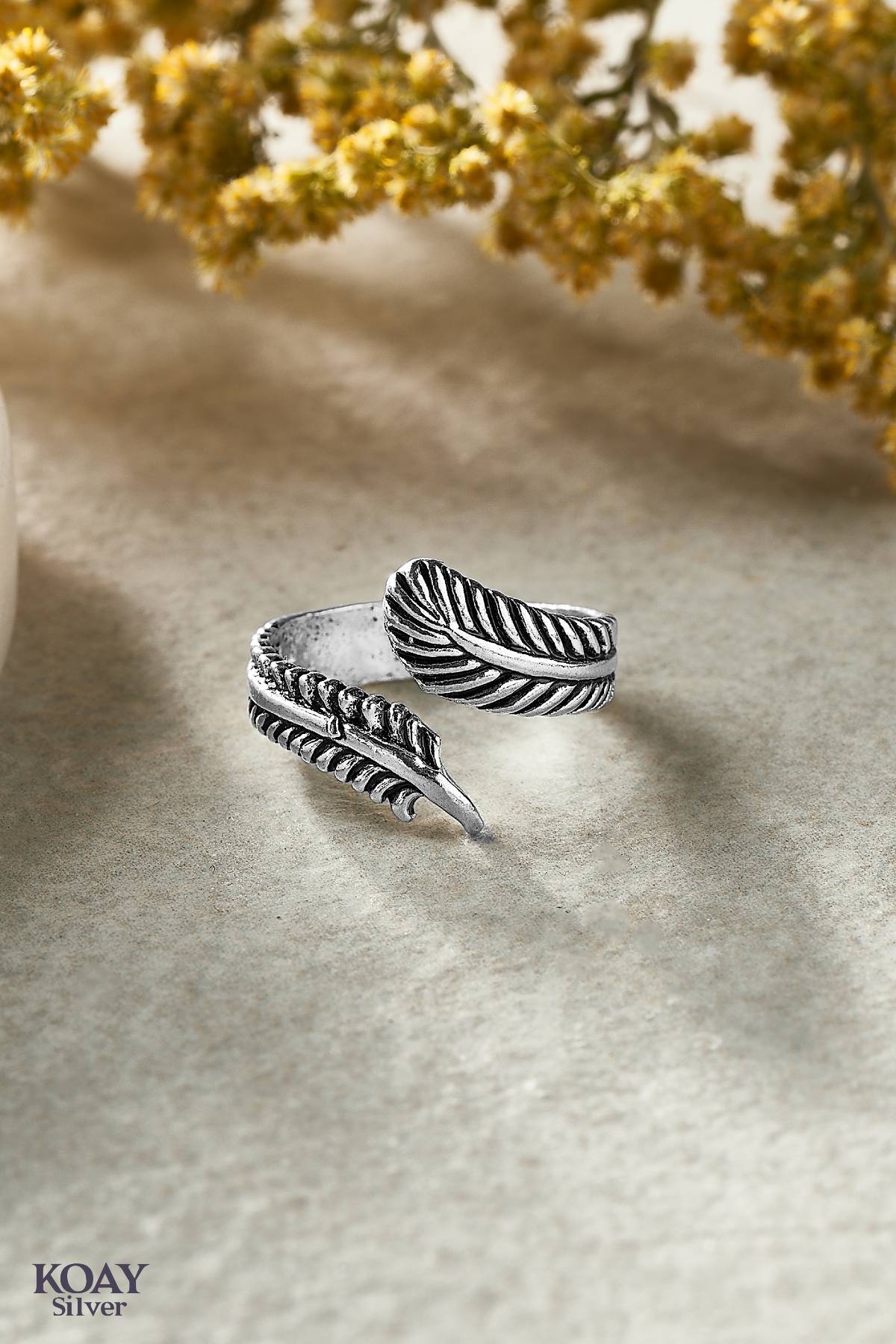 Round Feather Ring